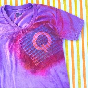 Hanes Handmade V-Neck “Q” Purple Painted Letter Tee One of A Kind Size Small 💜
